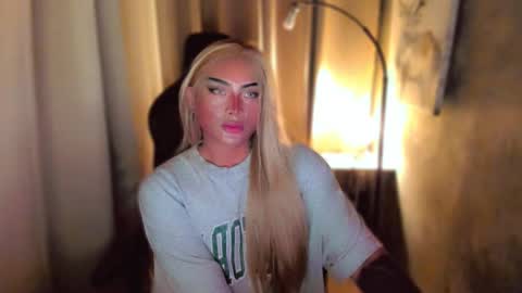 Snapshot of queenarthalia chatting on February 28, 12:20 pm ARTHA online show from February 28, 12:20 pm