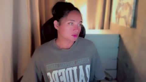 Snapshot of queenarthalia chatting on September 15, 6:24 am ARTHA online show from September 15, 6:24 am