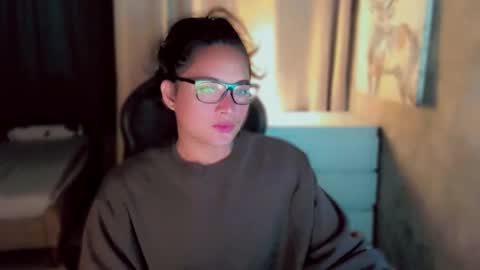 Snapshot of queenarthalia chatting on October 10, 6:23 am ARTHA online show from October 10, 6:23 am