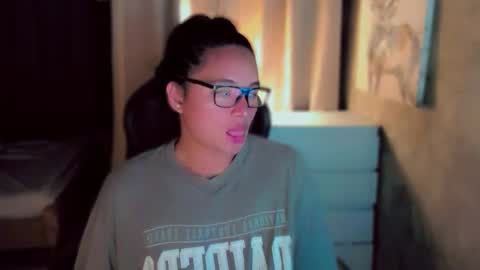 Snapshot of queenarthalia chatting on October 11, 6:45 am ARTHA online show from October 11, 6:45 am