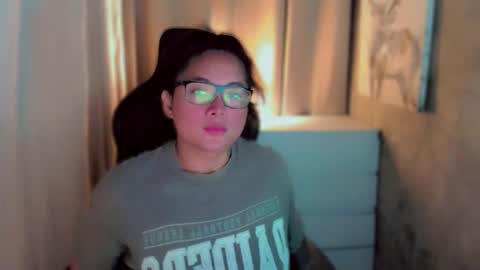 Snapshot of queenarthalia chatting on October 22, 6:13 am ARTHA online show from October 22, 6:13 am