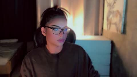 Snapshot of queenarthalia chatting on November 20, 7:52 am ARTHA online show from November 20, 7:52 am