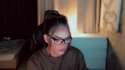 Snapshot of queenarthalia chatting on December 20, 11:34 pm ARTHA online show from December 20, 11:34 pm