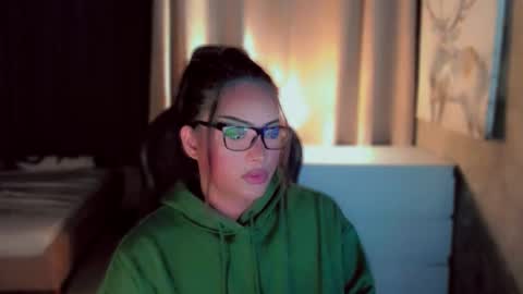 Snapshot of queenarthalia chatting on January 6, 10:34 pm ARTHA online show from January 6, 10:34 pm