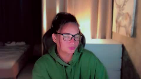 Snapshot of queenarthalia chatting on January 8, 3:31 am ARTHA online show from January 8, 3:31 am