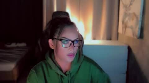 Snapshot of queenarthalia chatting on January 8, 10:34 pm ARTHA online show from January 8, 10:34 pm