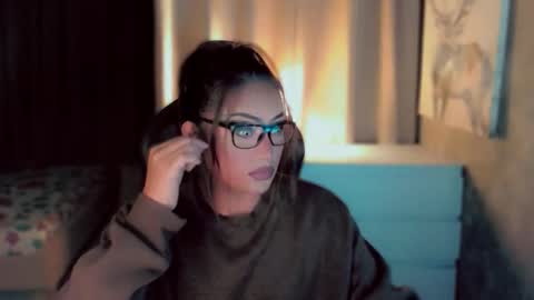 Snapshot of queenarthalia chatting on January 13, 9:31 pm ARTHA online show from January 13, 9:31 pm