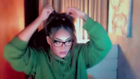 Snapshot of queenarthalia chatting on February 12, 12:27 am ARTHA online show from February 12, 12:27 am