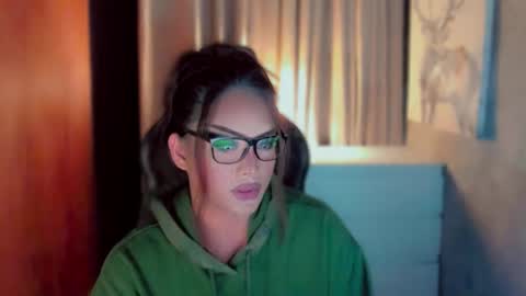 Snapshot of queenarthalia chatting on February 15, 10:39 pm ARTHA online show from February 15, 10:39 pm