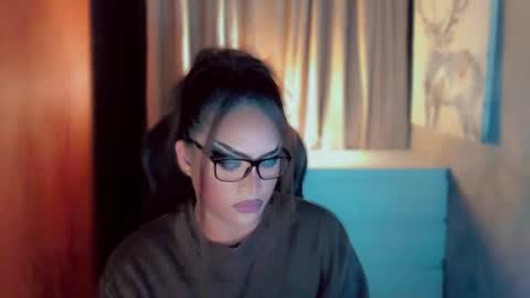 Snapshot of queenarthalia chatting on February 17, 1:24 am ARTHA online show from February 17, 1:24 am