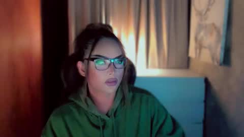 Snapshot of queenarthalia chatting on February 22, 3:51 am ARTHA online show from February 22, 3:51 am