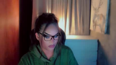 Snapshot of queenarthalia chatting on March 5, 12:17 am ARTHA online show from March 5, 12:17 am