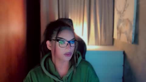 Snapshot of queenarthalia chatting on March 6, 3:03 am ARTHA online show from March 6, 3:03 am