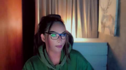 Snapshot of queenarthalia chatting on March 12, 3:23 am ARTHA online show from March 12, 3:23 am