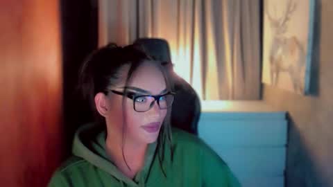 Snapshot of queenarthalia chatting on March 13, 5:36 am ARTHA online show from March 13, 5:36 am