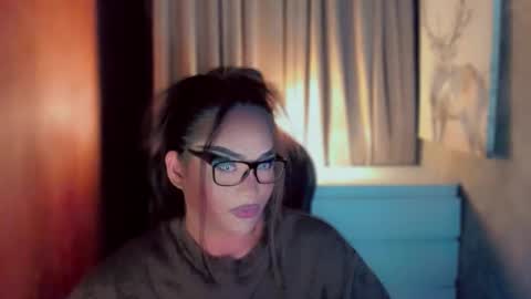 Snapshot of queenarthalia chatting on March 15, 6:19 am ARTHA online show from March 15, 6:19 am