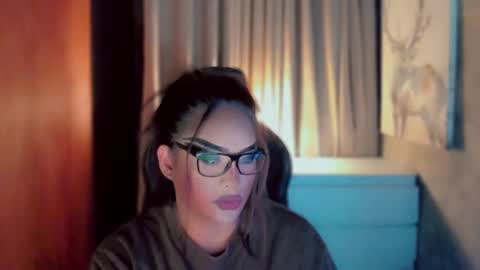 Snapshot of queenarthalia chatting on March 22, 7:01 am ARTHA online show from March 22, 7:01 am