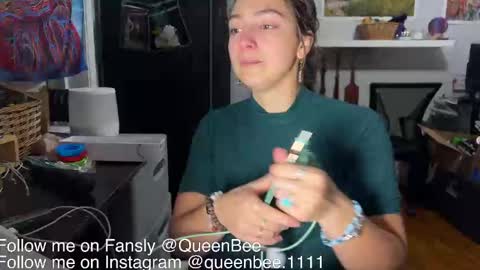 QueenBee online show from November 8, 3:29 am