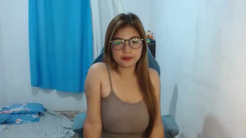 Snapshot of queenboba chatting on March 12, 6:44 pm queen online show from March 12, 6:44 pm