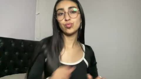 queenbyte_18 online show from July 31, 4:45 am