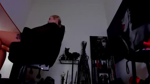 Misscatsnow online show from February 28, 8:48 am