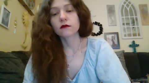 queencrimsonlvx online show from April 16, 9:15 pm