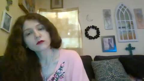 queencrimsonlvx online show from April 21, 12:11 pm