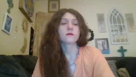 Snapshot of queencrimsonlvx chatting on April 24, 1:19 am queencrimsonlvx online show from April 24, 1:19 am