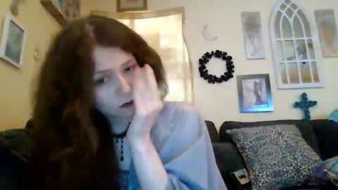 Snapshot of queencrimsonlvx chatting on June 2, 1:29 am queencrimsonlvx online show from June 2, 1:29 am