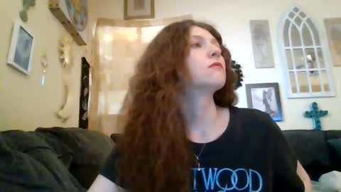Snapshot of queencrimsonlvx chatting on June 11, 1:27 am queencrimsonlvx online show from June 11, 1:27 am