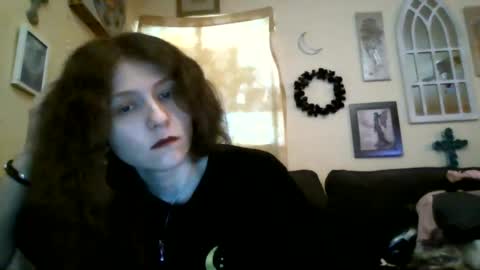 Snapshot of queencrimsonlvx chatting on June 14, 3:08 am queencrimsonlvx online show from June 14, 3:08 am