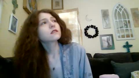 Snapshot of queencrimsonlvx chatting on June 21, 10:45 pm queencrimsonlvx online show from June 21, 10:45 pm