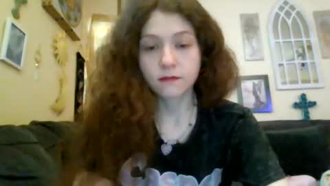 Snapshot of queencrimsonlvx chatting on July 13, 12:24 am queencrimsonlvx online show from July 13, 12:24 am