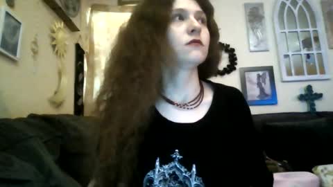 Snapshot of queencrimsonlvx chatting on July 14, 10:54 am queencrimsonlvx online show from July 14, 10:54 am
