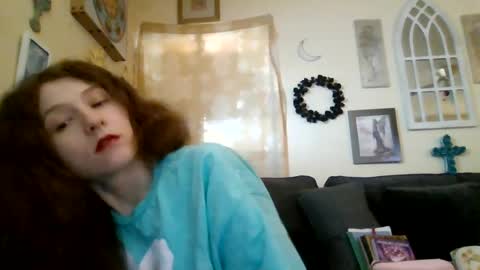 Snapshot of queencrimsonlvx chatting on July 15, 1:22 am queencrimsonlvx online show from July 15, 1:22 am