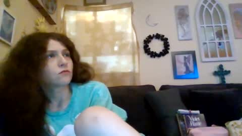Snapshot of queencrimsonlvx chatting on July 17, 5:58 am queencrimsonlvx online show from July 17, 5:58 am