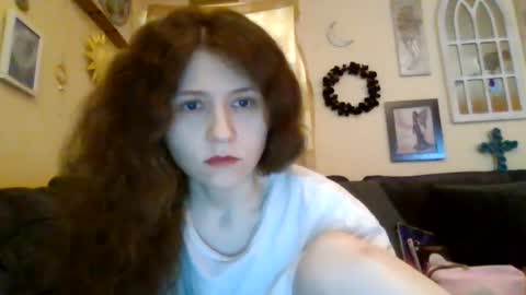 Snapshot of queencrimsonlvx chatting on July 20, 8:17 am queencrimsonlvx online show from July 20, 8:17 am