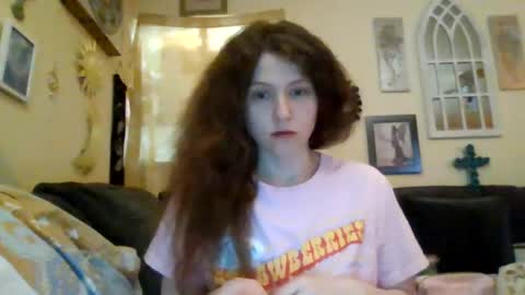 Snapshot of queencrimsonlvx chatting on August 2, 11:30 am queencrimsonlvx online show from August 2, 11:30 am
