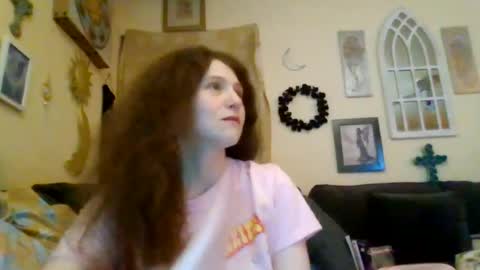 Snapshot of queencrimsonlvx chatting on August 3, 10:32 am queencrimsonlvx online show from August 3, 10:32 am