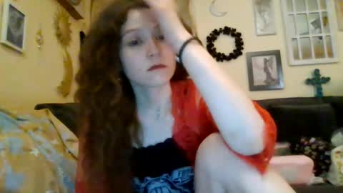 Snapshot of queencrimsonlvx chatting on August 4, 1:57 pm queencrimsonlvx online show from August 4, 1:57 pm