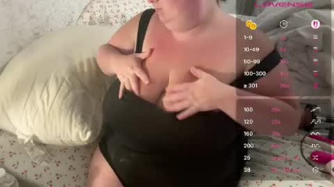 Snapshot of queencurvesph chatting on July 26, 3:25 am Queen curves online show from July 26, 3:25 am