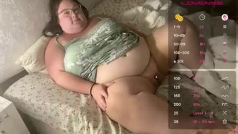 Snapshot of queencurvesph chatting on July 31, 1:27 am Queen curves online show from July 31, 1:27 am