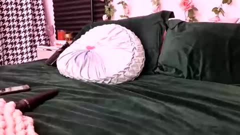 Snapshot of queendelaranch chatting on November 6, 7:59 pm Queen De La Ranch online show from November 6, 7:59 pm