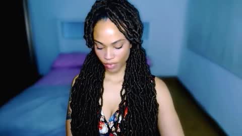 Snapshot of queendom_ing chatting on October 25, 12:07 am Sweet Goddess online show from October 25, 12:07 am