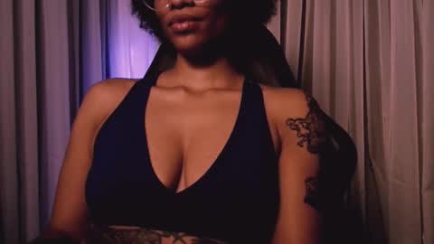 Snapshot of queendom_ing chatting on February 24, 5:05 am Sweet Goddess online show from February 24, 5:05 am