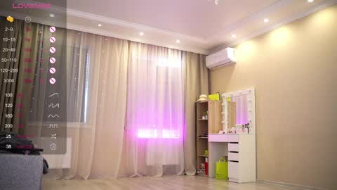 Nelly  INSTA  queenelia  online show from May 3, 10:43 am