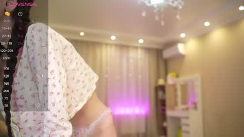 Nelly  INSTA  queenelia  online show from June 18, 9:47 am