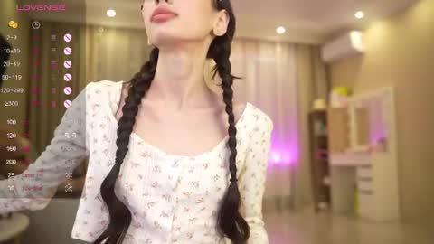 Nelly  INSTA  queenelia  online show from June 21, 9:01 am