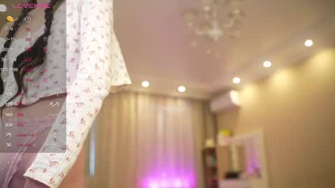 Nelly  INSTA  queenelia  online show from June 24, 9:41 am