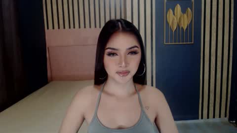 Snapshot of queenemeraldts chatting on January 6, 1:42 am queenemeraldts online show from January 6, 1:42 am